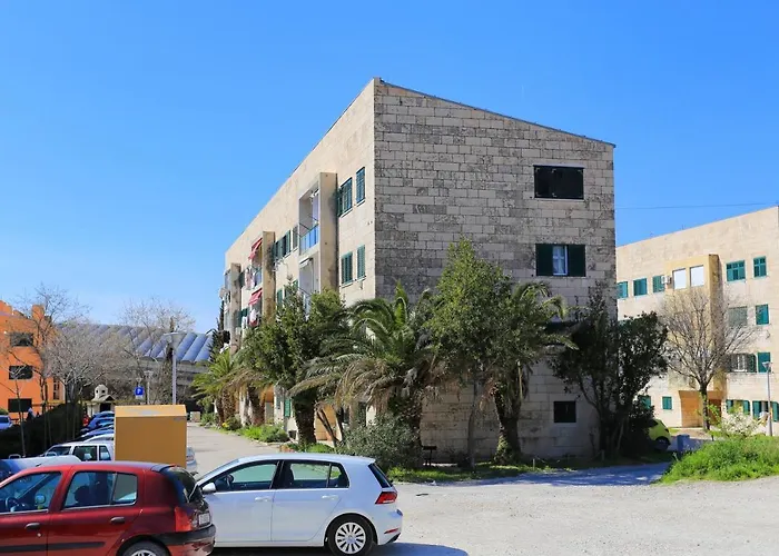 With Wifi - 15213 Lägenhet