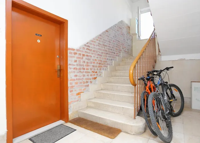 With Wifi - 15213 Lägenhet